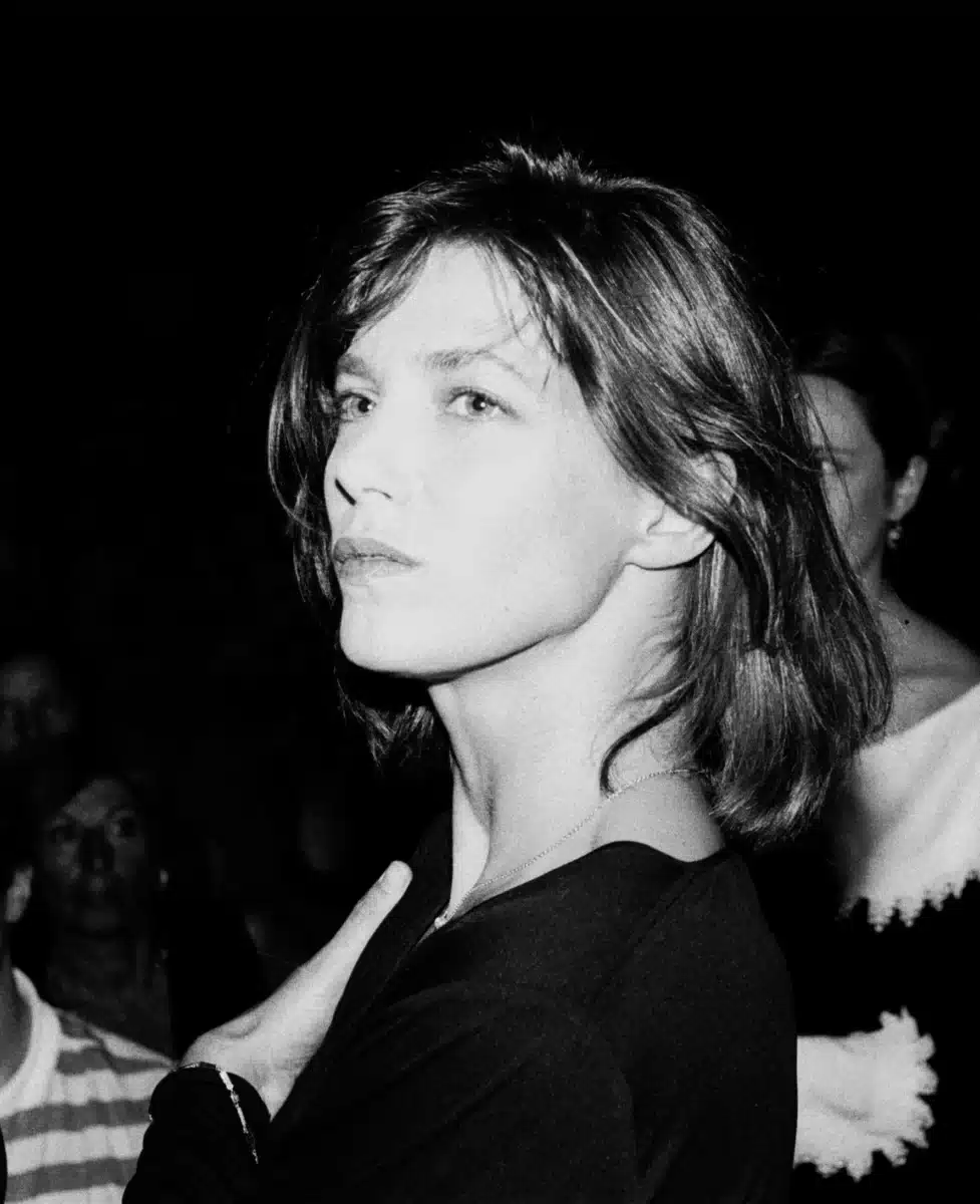 La chanteuse et actrice franco-britannique Jane Birkin s'est éteinte à l'âge de 76 ans. Retour sur la carrière d'une artiste aux multiples facettes, qui a marqué de son empreinte la chanson et le cinéma.