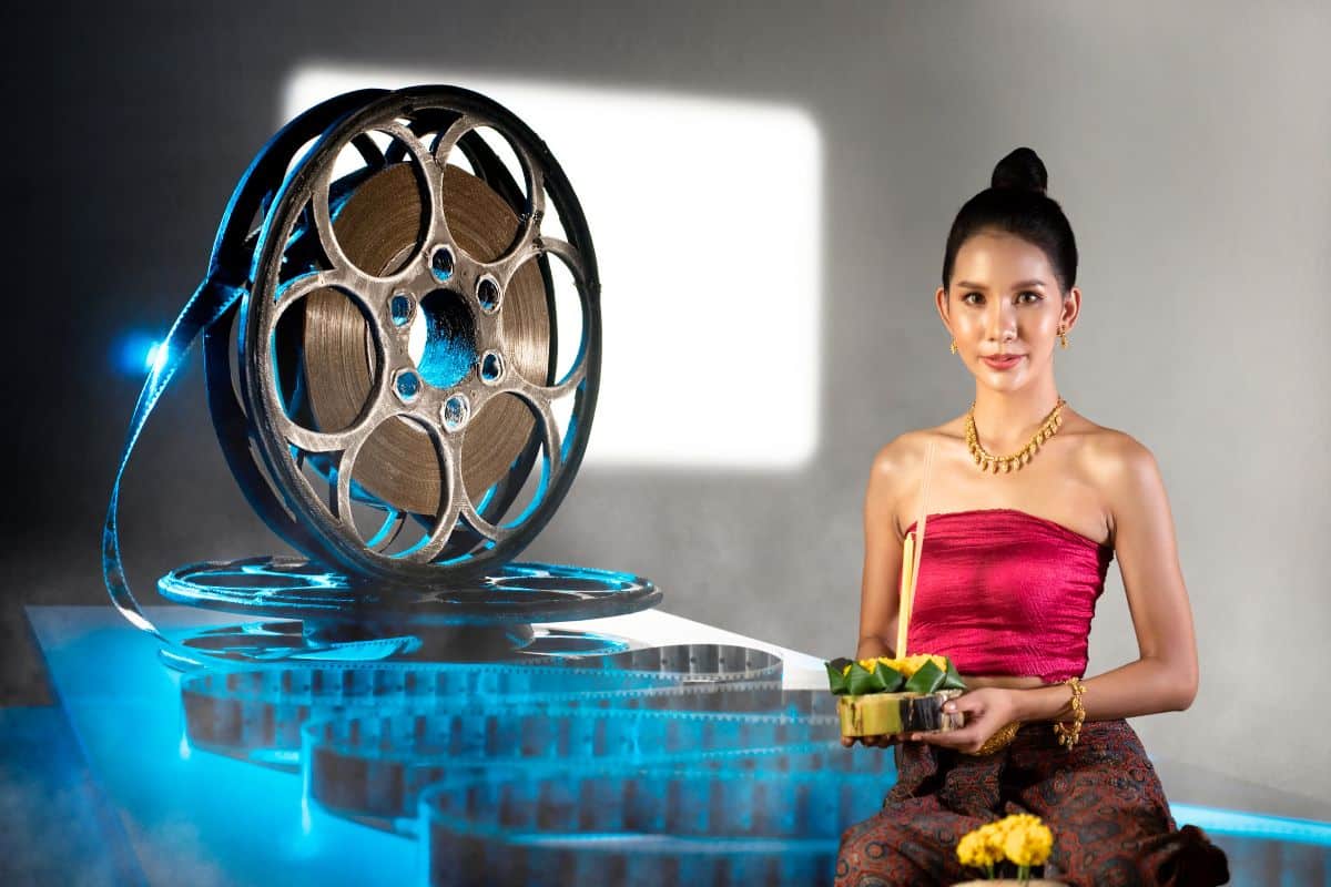 Des réalisateurs français ont été aussi séduits par le pays, voir ici la liste des films français tournés en Thaïlande, avec des films comme :