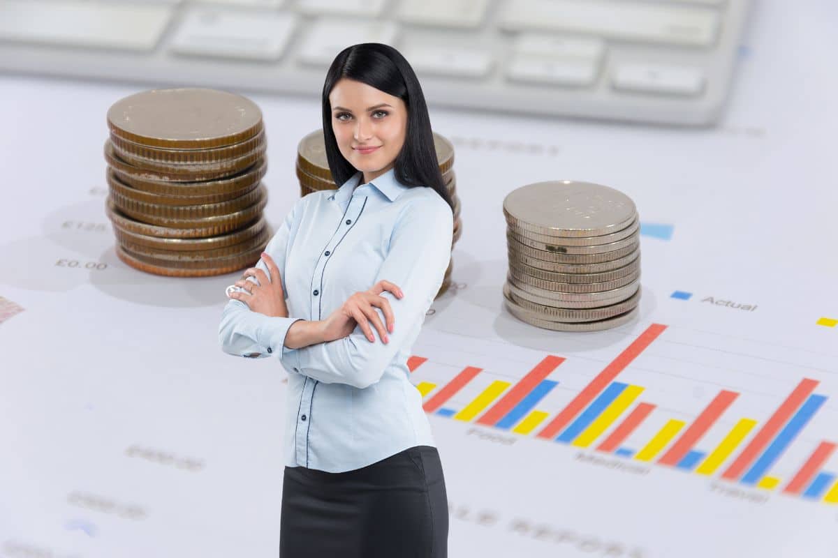 Banque pro : qu’est-ce qu’une banque en ligne pour entreprise ? Une banque en ligne est différente d’une banque classique, car elle se définit comme « pure player » c’est-à-dire qu’elle n’existe que sur le web. La toute première banque en ligne appelée « Banque Directe » du groupe Paribas a fait son apparition en 1994. Si la banque en ligne ne propose pas d’agence physique, elle reste un établissement de crédit encadré par le Code monétaire et financier.